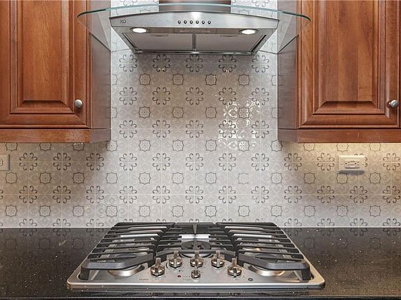 5th image of 305 Brooke Ave APT 103