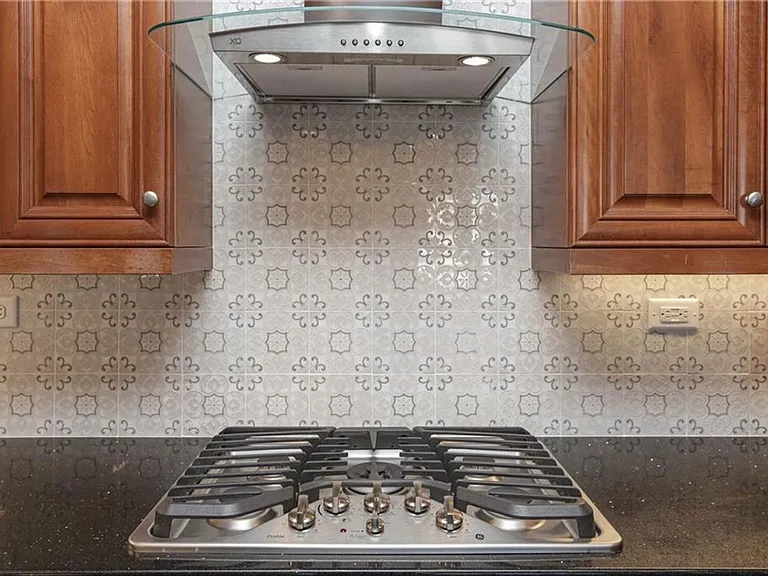 305 Brooke Ave #103 — Photo 5