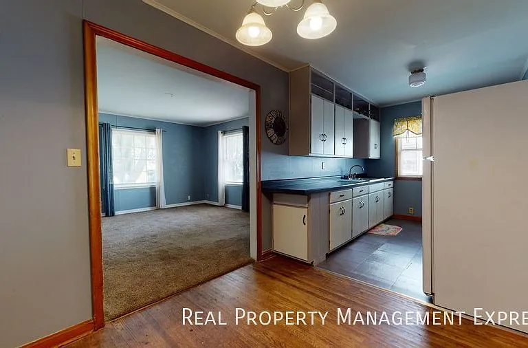 1301 W 13th St — Photo 6