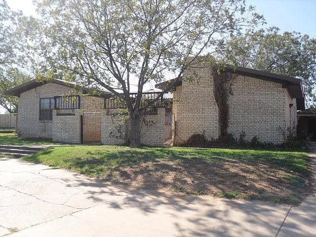 1st image of 2611 El Paso Ave