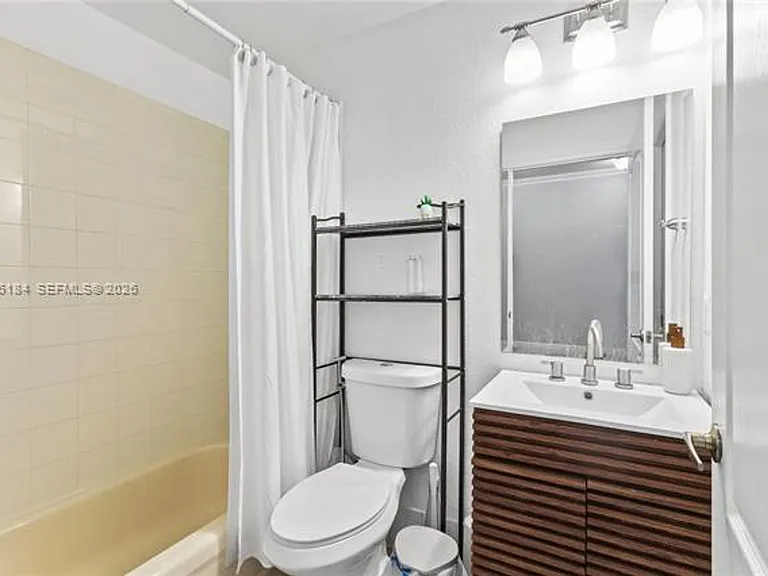 8862 W Flagler St #Townhouse 8 — Photo 5