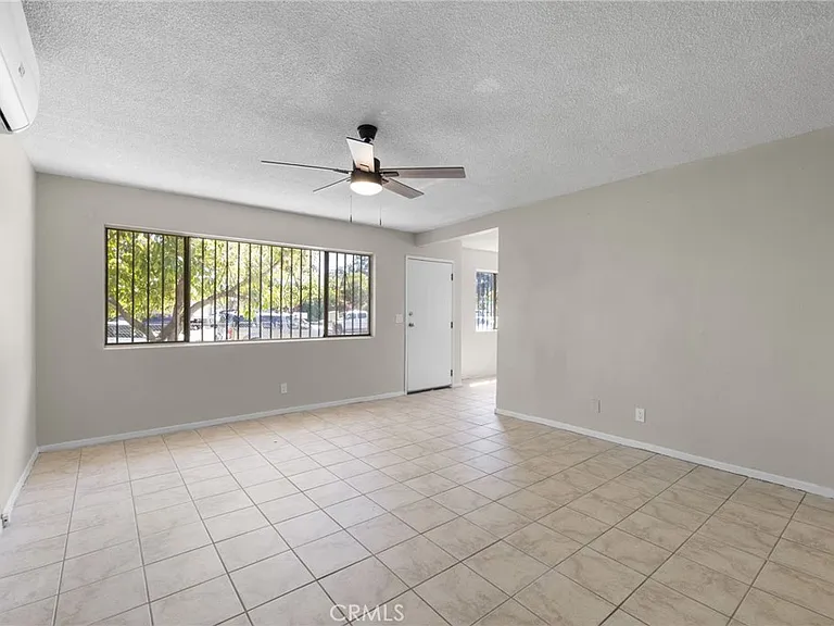 207 E Flora St — Photo 5
