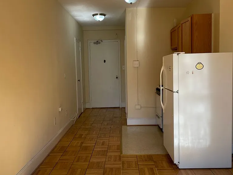 Q Street Apartments — Photo 12