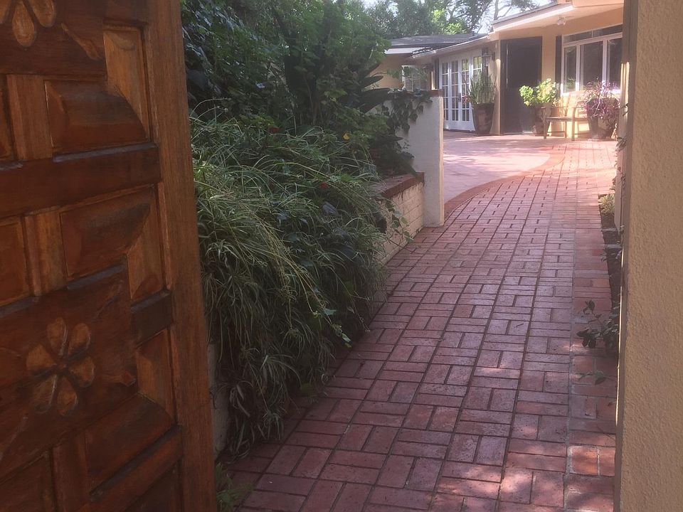 Courtyard Entrance to Flat