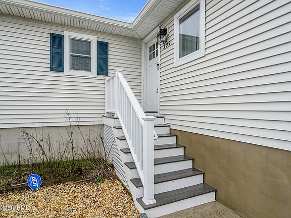 2nd image of 339 Cheryl Drive