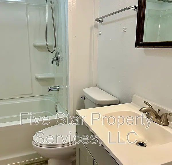 2360 S 9th St — Photo 16
