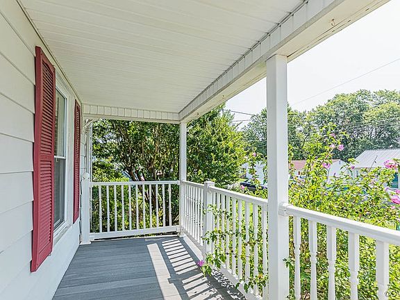 3rd image of 208 N Kalmia Ave