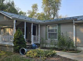 3253 S Crestview Dr, Adrian, MI 49221