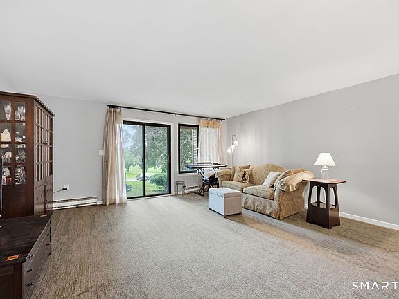 4th image of 20 Briar Court #20