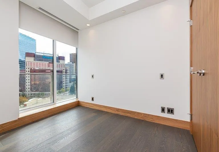 738 1st Ave SW #902 — Photo 7