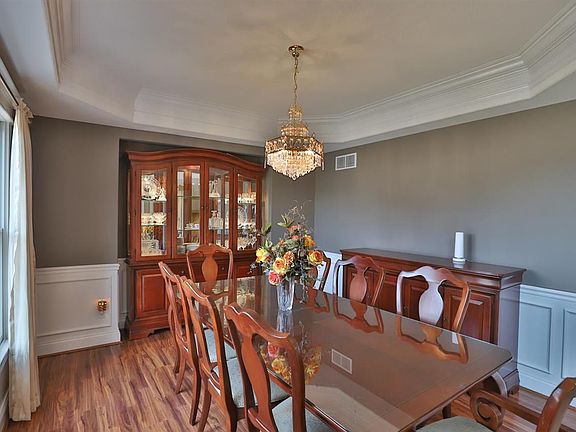 3rd image of 2903 W Wessex Dr