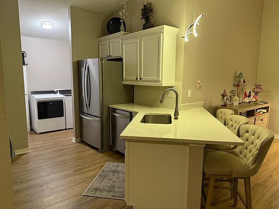 5th image of 2173 Oakley Ave