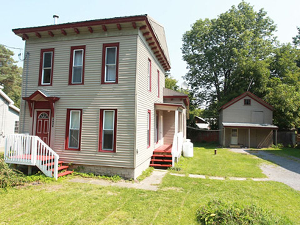 Front of home & lawn