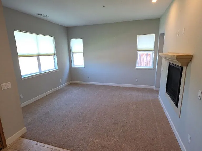 245 Katie Ct — Photo 3