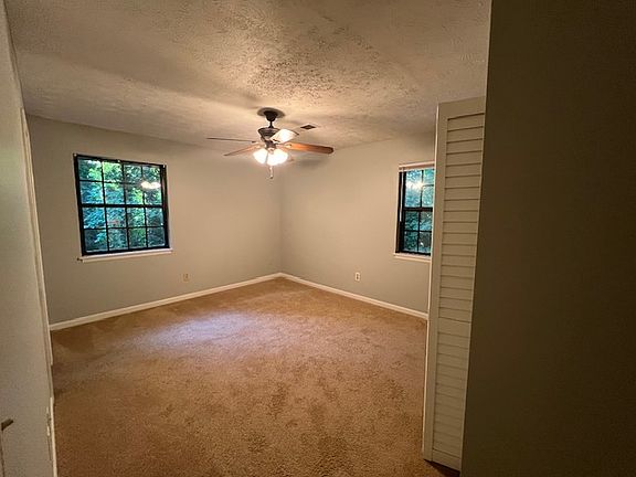 5th image of 2517 Skyland Trl NE