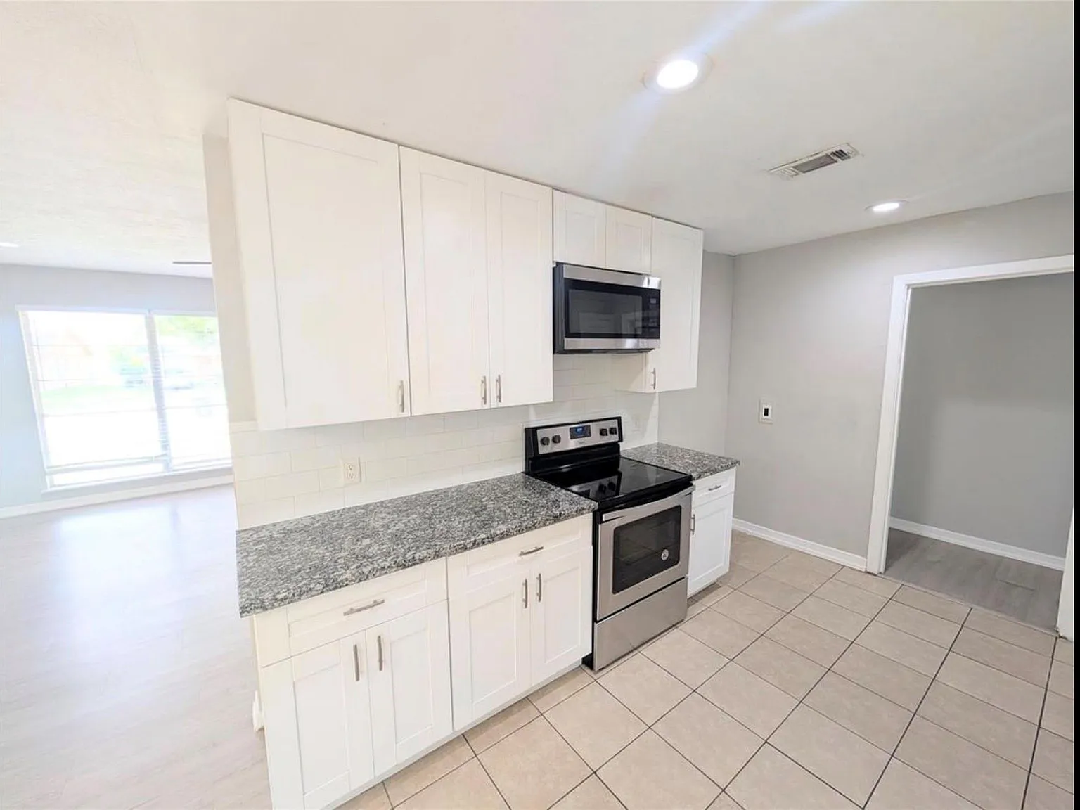 3 bed, 2.0 bath, 1120 sqft, $1,799 — Photo 4