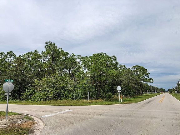 2nd image of 293 Avenida Del Sur