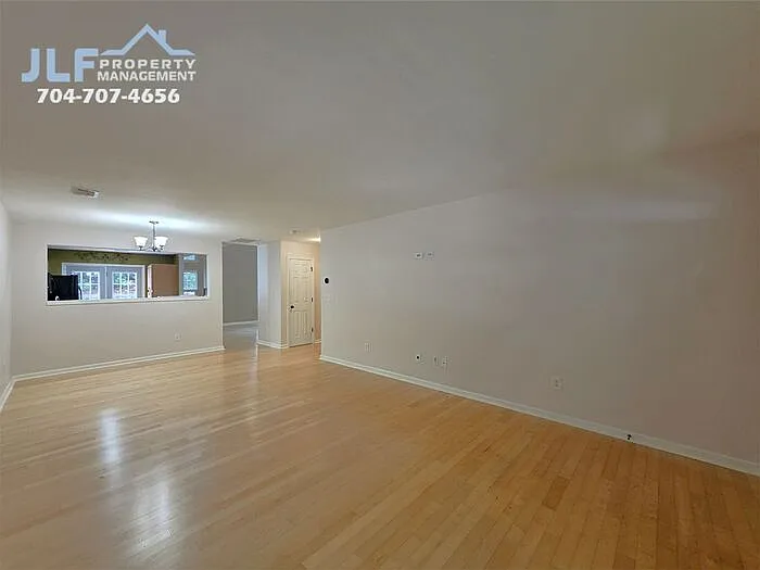 360 Tidmarsh Ct — Photo 3