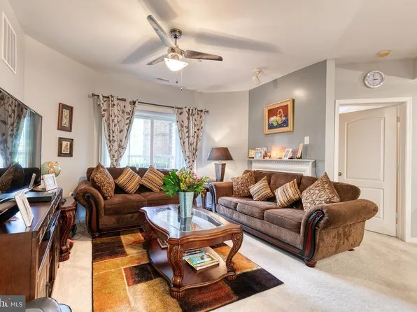 400 Symphony Cir Unit 145D, Cockeysville, MD 21030