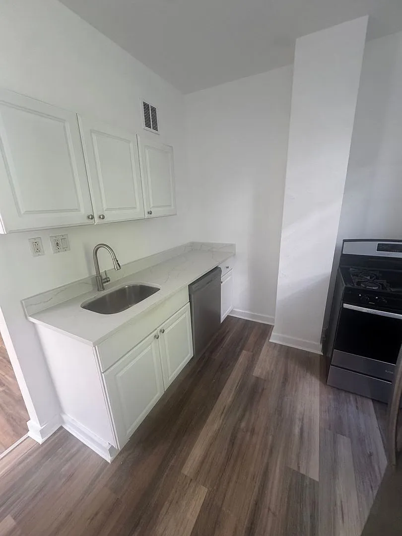 3 bed, $1,400 — Photo 2