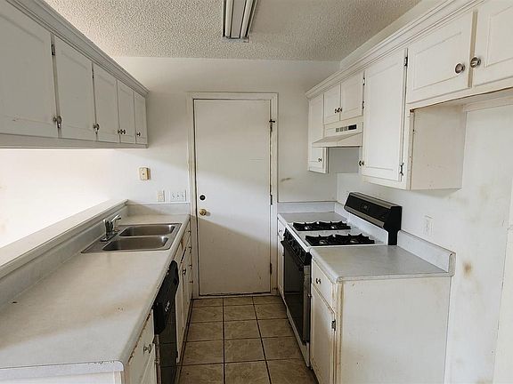 3rd image of 6952 Weatherwood Pl