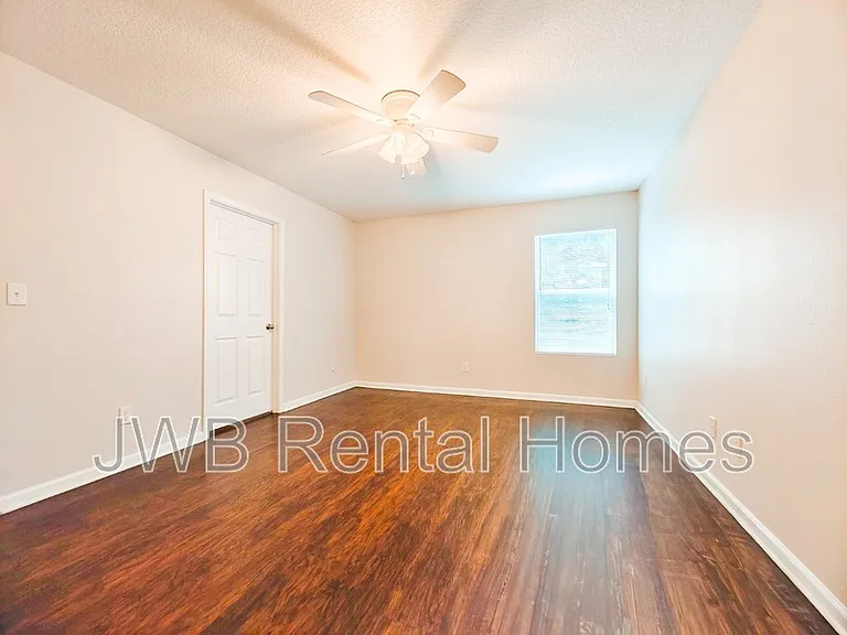 2042 Sheridan St — Photo 8