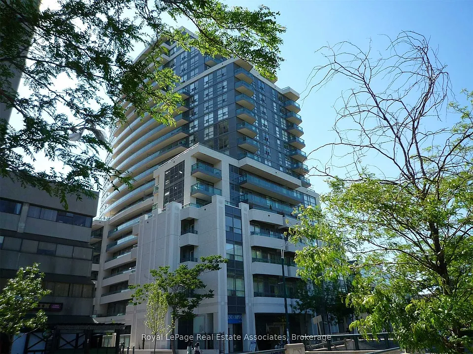 736 Spadina Ave #911