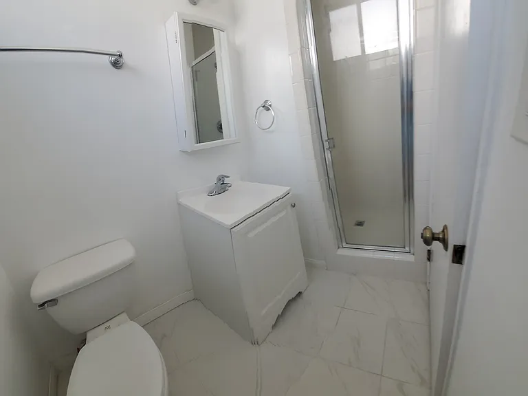 952 18th St #3 — Photo 10