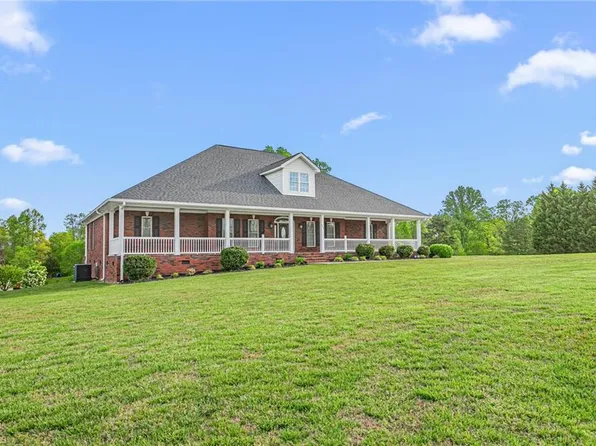 259 Lynne Terry Dr, Thomasville, NC 27360