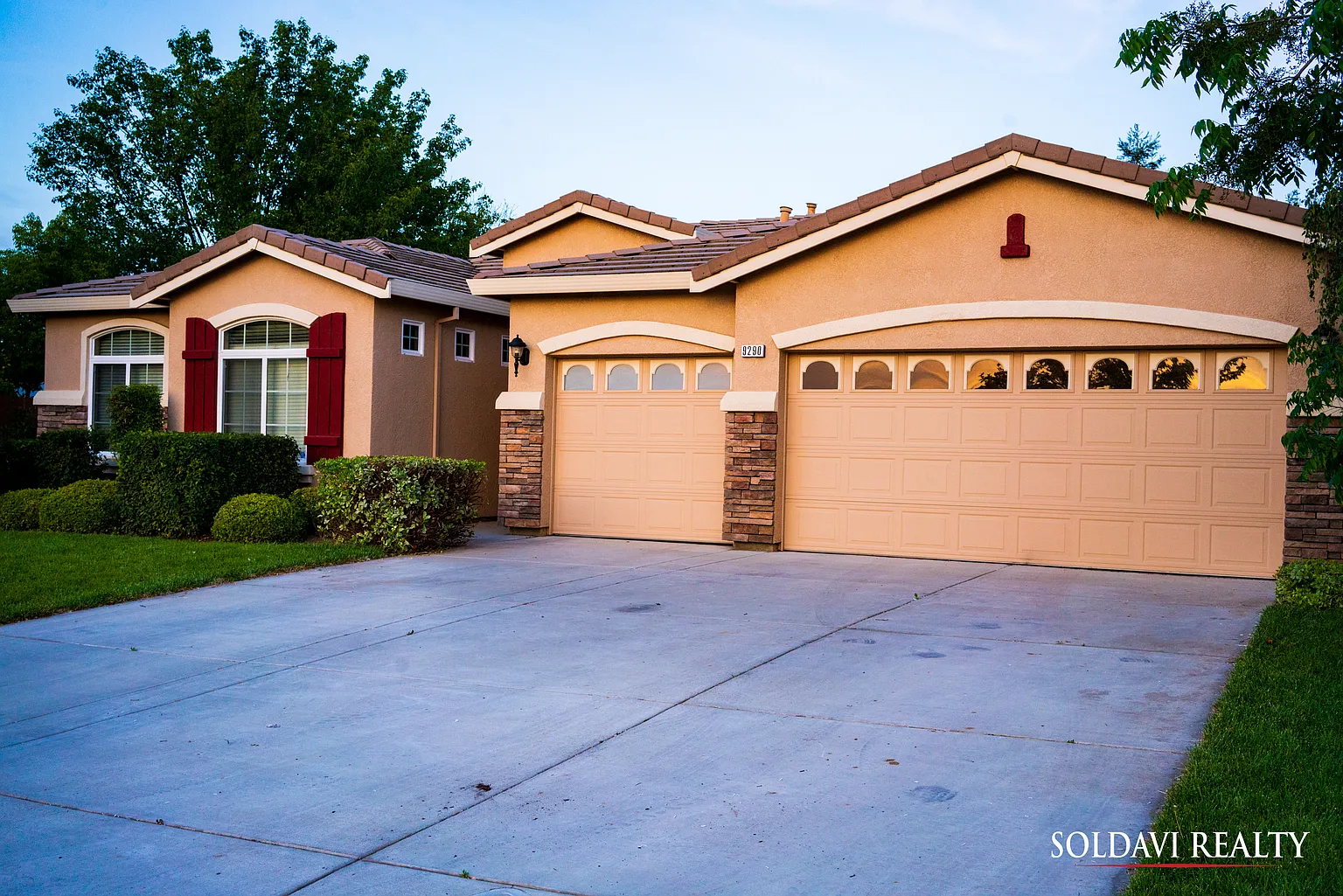 9290 Hillsborough Way photo 1