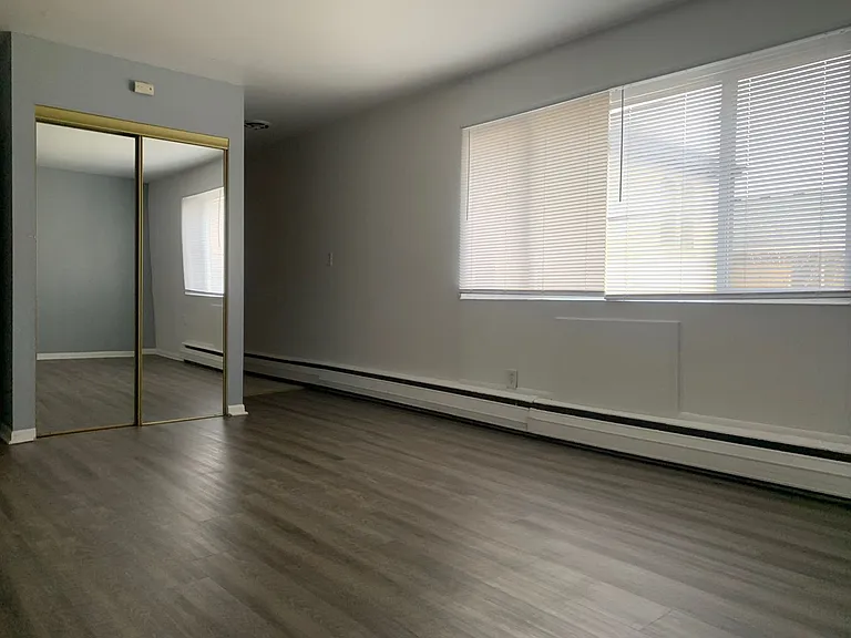 1456 N Farwell Ave — Photo 18