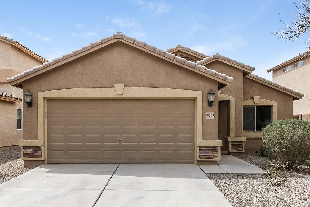 3 bed, 2.0 bath, 1406 sqft, $2,170 — Photo 1