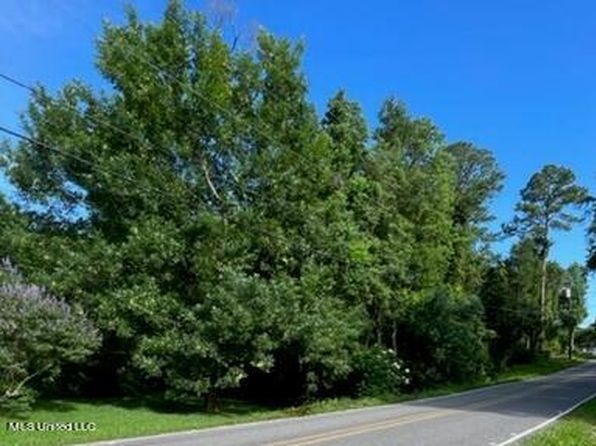 Shore Dr #5, Ocean Springs, MS 39564
