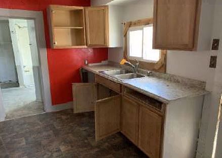 3rd image of 485 Railroad St