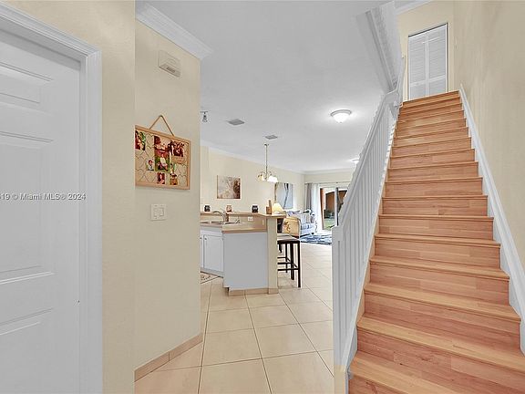 3rd image of 490 Saint Tropez Ln