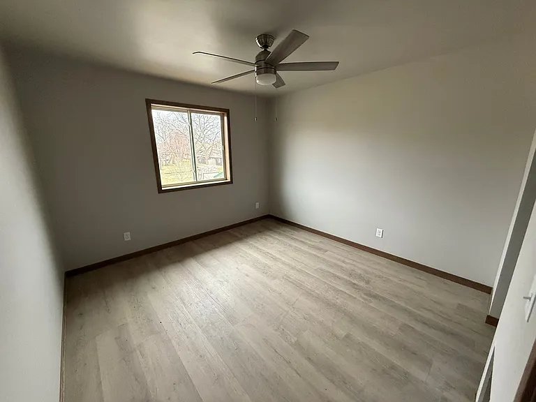 706 C Ave NE — Photo 5