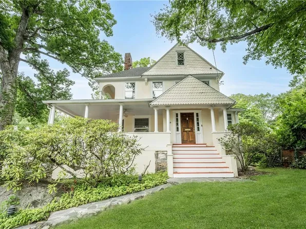 129 Nyac Avenue, Pelham, NY 10803