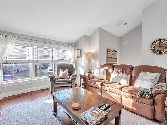 3rd image of 74 Crisci St