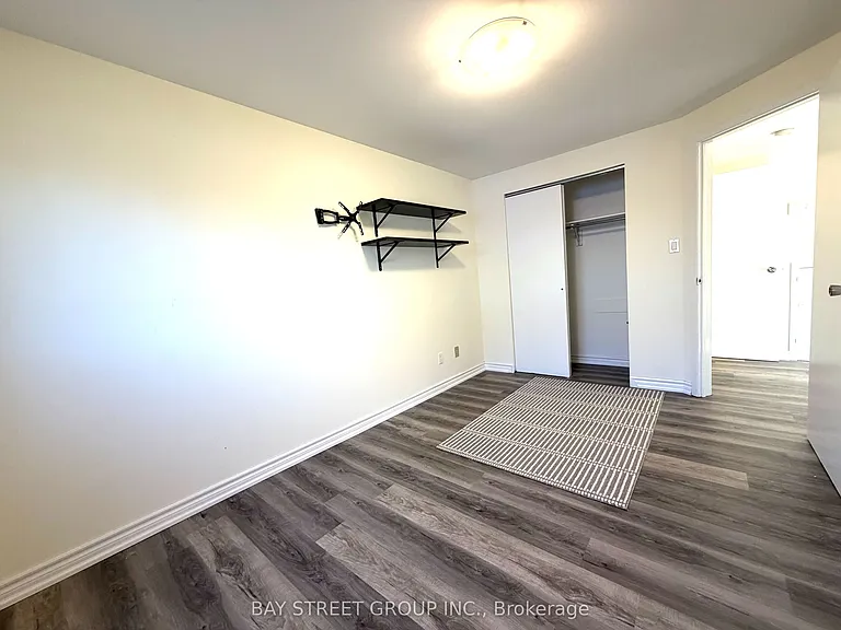 445 Harcourt Dr — Photo 7