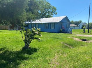 306 Beaumont St, Anahuac, TX 77514