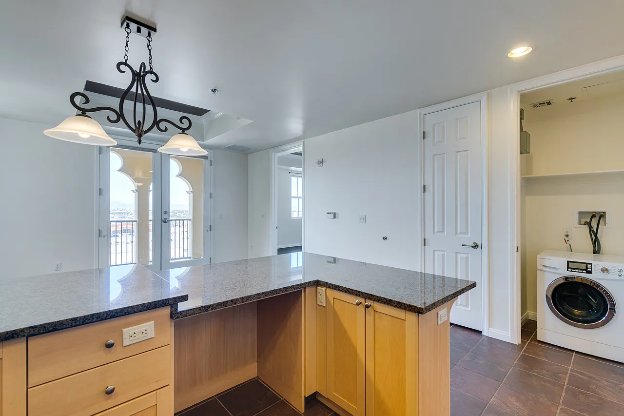 2 bed, 899 sqft, $1,650 — Photo 3