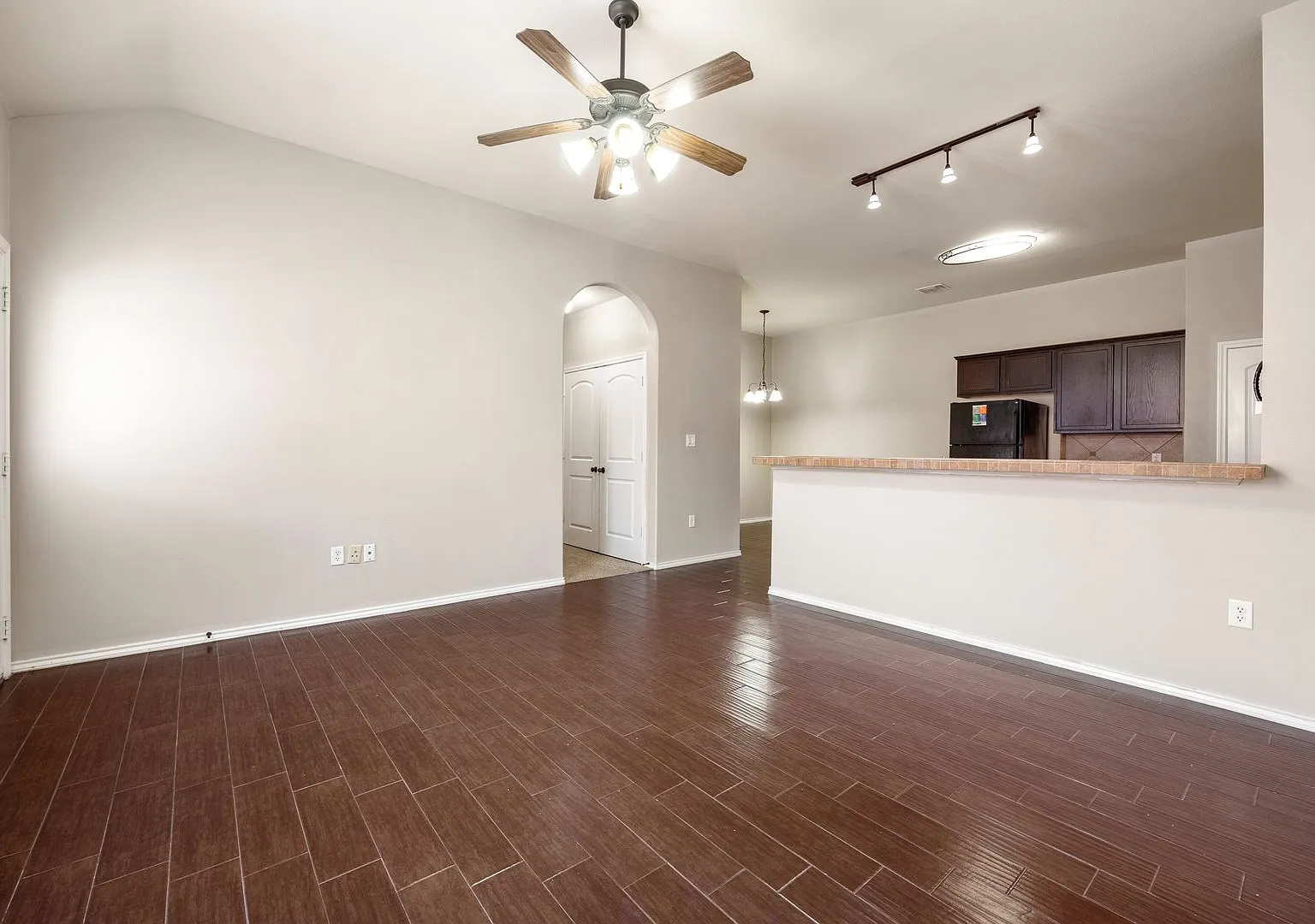 Available Now! Nice 3 Bedroom Duplex Located In New Braunfels, Texas! — Photo 2