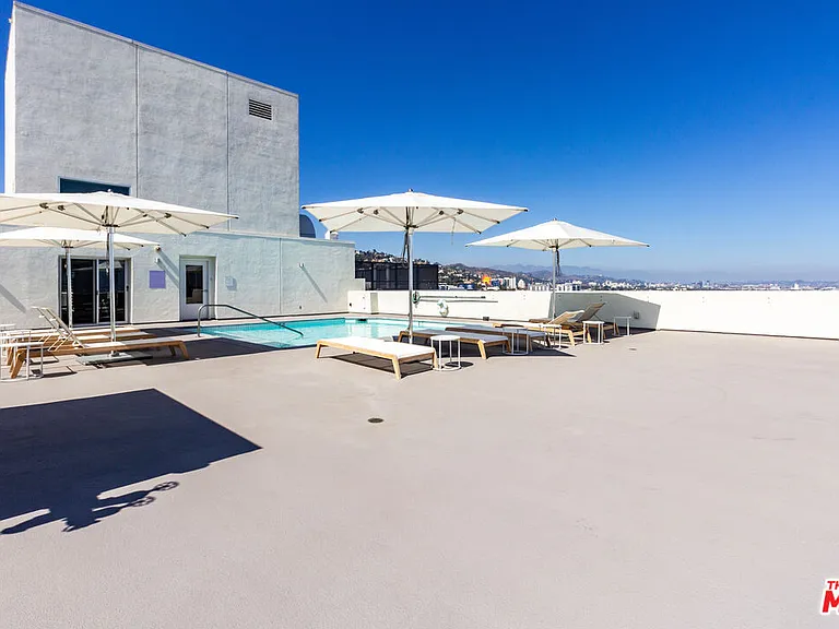 838 N Doheny Dr #203 — Photo 26