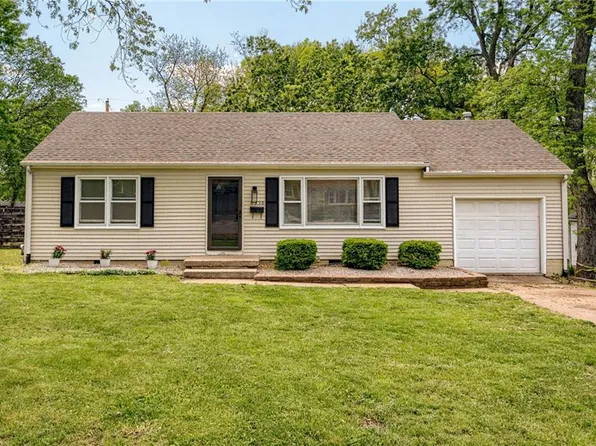 6336 Switzer Ln, Shawnee, KS 66203