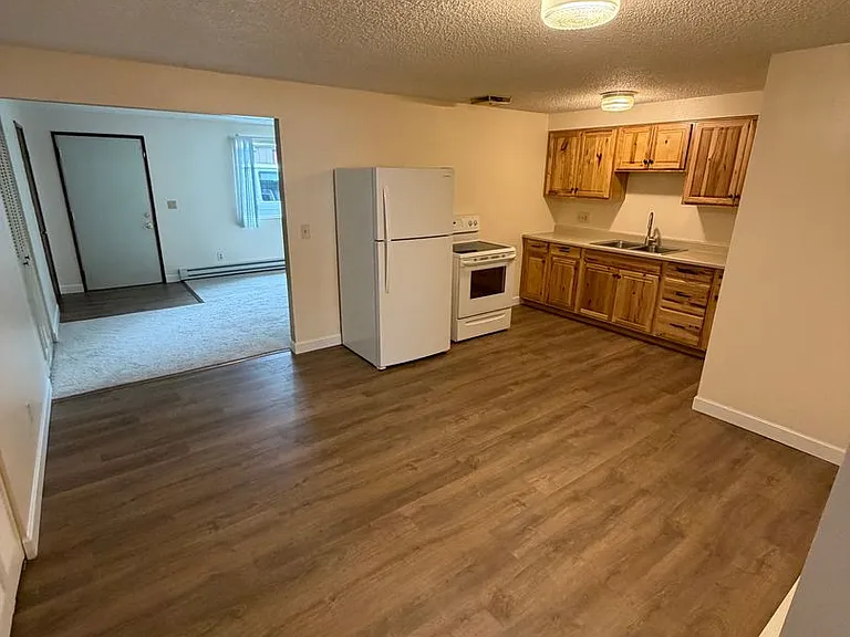 Pinewood Apartments — Photo 42