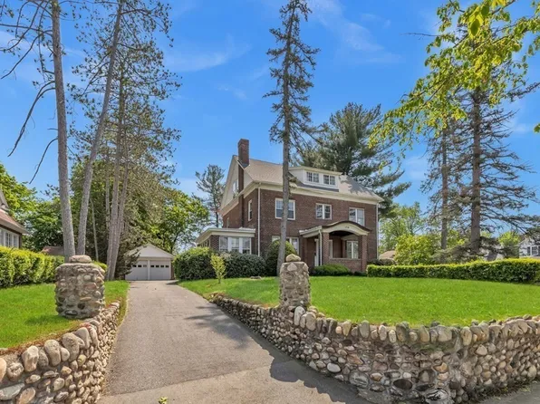 1716 Northampton St, Holyoke, MA 01040