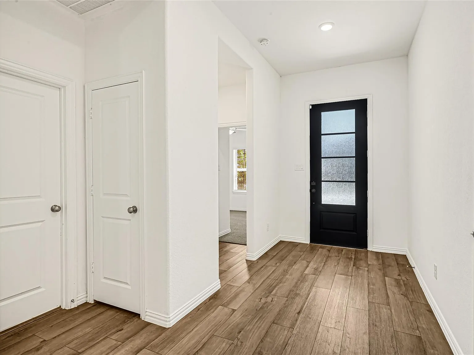 4 bed, 3.0 bath, 2110 sqft, $2,395 — Photo 4