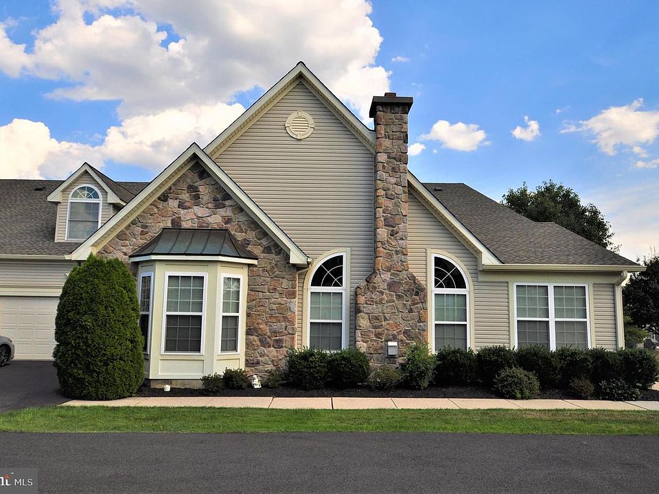 1st image of 377 Shady Brook Dr