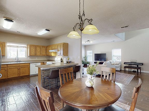 5th image of 1723 Avenida Real NW