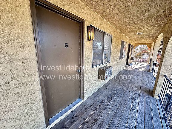 2nd image of 222 S Jackson St #G